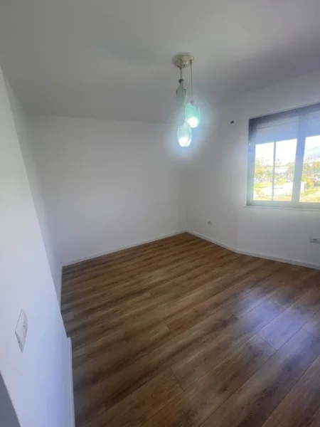 Tirane, shitet apartament 2+1+Ballkon Kati 4, 81 m² 165.000 € (Fusha Aviacionit)