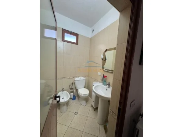 Tirane, jepet me qera shtepi 2+1 Kati 3, 125 m² 550 € 