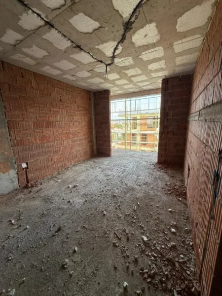 Tirane, shitet apartament 1+1 Kati 2, 68 m² 95000€ (Ali Demi)