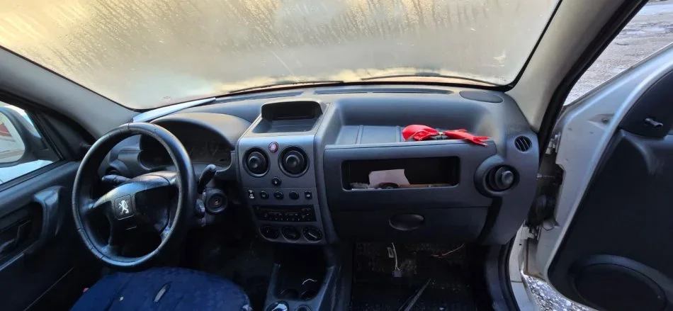 Tirane, shitet makine Peugeot Partner Nafte, e bardhë manuale Kondicioner 170.775 km 800 €