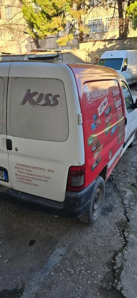 Tirane, shitet makine Peugeot Partner Nafte, e bardhë manuale Kondicioner 170.775 km 800 €