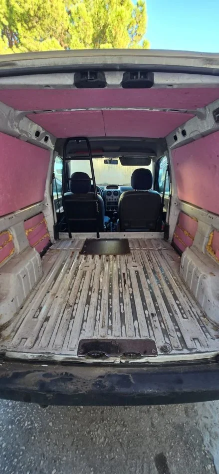 Tirane, shitet makine Peugeot Partner Nafte, e bardhë manuale Kondicioner 170.775 km 800 €