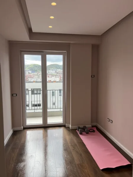 Tirane, jepet me qera apartament 2+1 Kati 9, 95 m² 1.100 € (Komuna e Parisit)