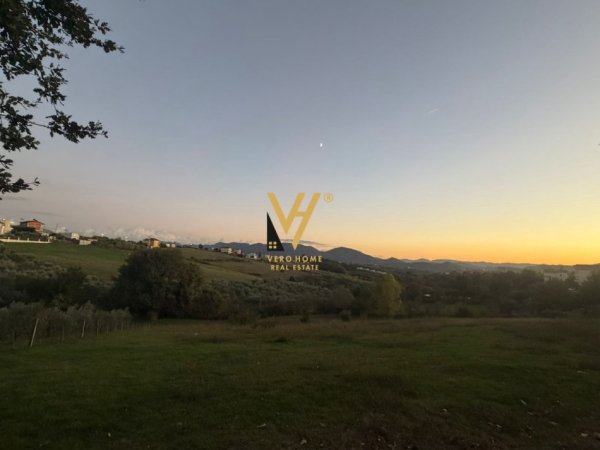 Tirane, shitet toke , 11.500 m² 2.000.000 € (FARKE)