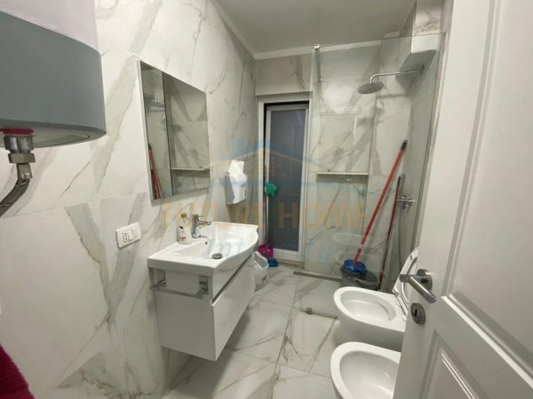 Tirane, jepet me qera ambjent biznesi Kati 2, 92 m² 800 € 21 Dhjetori