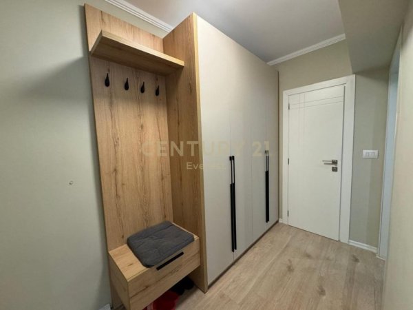 Tirane, jepet me qera apartament 1+1 ,