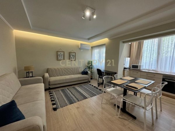 Tirane, jepet me qera apartament 1+1 ,