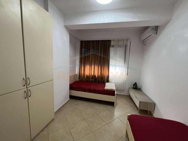 Tirane, jap me qera apartament 2+1+Ballkon Kati 8, 128 m² 550 € (UNAZA E RE)