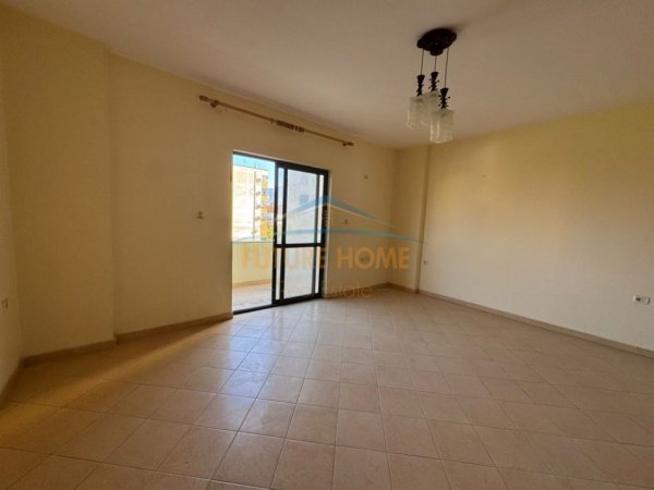 Tirane, jepet me qera apartament 1+1 Kati 3, 66 m² 400 € (Laprake perballe gjimnazit Aleks Buda.)