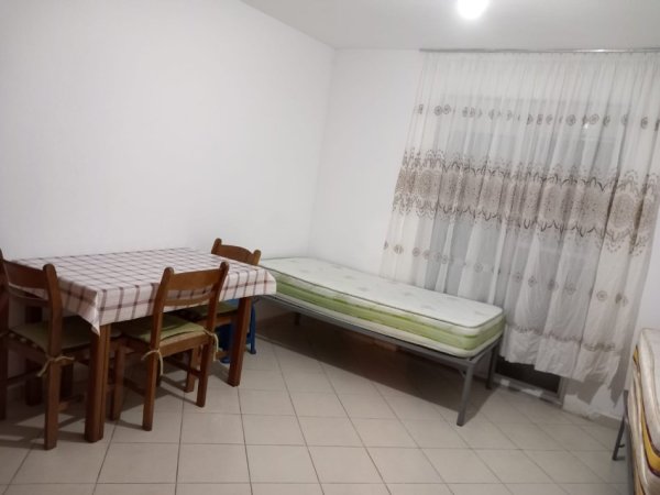 Tirane, jepet me qera apartament 1+1 Kati 2, 250 € 