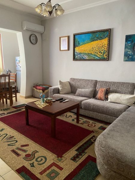 Tirane, jepet me qera apartament 3+1 Kati 4, 650 € 