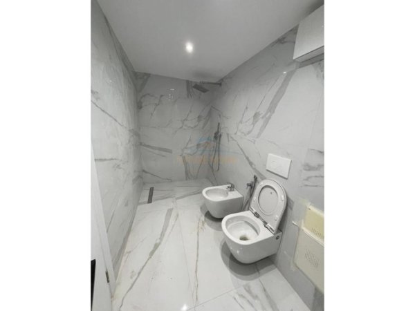 Tirane, jepet me qera apartament 1+1 Kati 0, 38 m² 400 € 