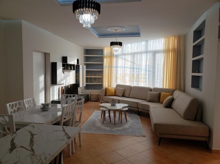 Tirane, jepet me qera apartament 1+1 Kati 4, 80 m² 600 € 