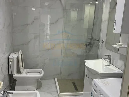 Tirane, jepet me qera apartament 1+1 Kati 4, 80 m² 600 € 
