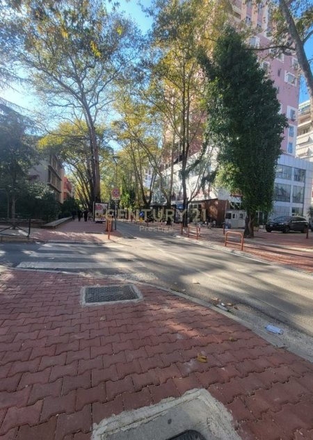 Tirane, jepet me qera ambjent biznesi Kati 0, 292 m² 4.500 € 