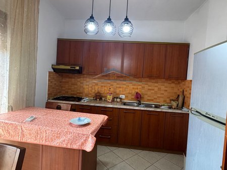 Tirane, jepet me qera apartament 2+1 Kati 3, 125 m² 550 € 