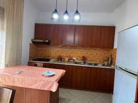 Tirane, jepet me qera apartament 2+1 Kati 3, 125 m² 550 € 