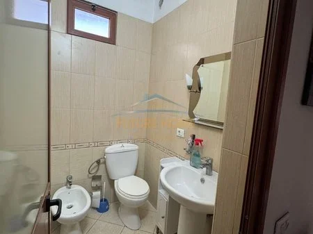 Tirane, jepet me qera apartament 2+1 Kati 3, 125 m² 550 € 