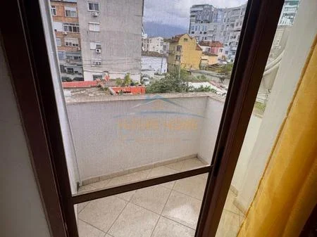 Tirane, jepet me qera apartament 2+1 Kati 3, 125 m² 550 € 