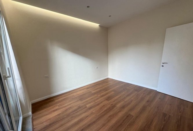 Tirane, jepet me qera apartament 1+1 Kati 2, 500 € 