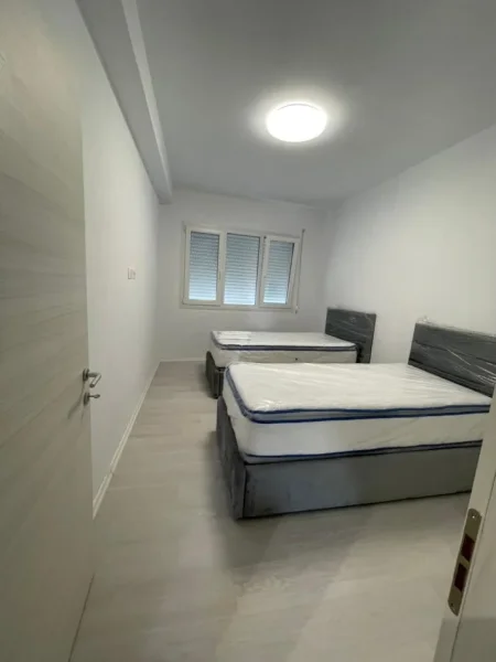 Tirane, jepet me qera apartament 2+1+Ballkon Kati 3, 100 m² 700 € (Ish Fusha e Aviacionit)