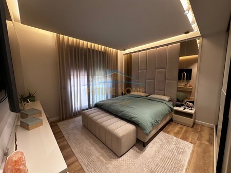 Tirane, jepet me qera apartament 3+1 Kati 2, 129 m² 3.200 € 