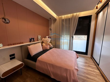 Tirane, jepet me qera apartament 3+1 Kati 2, 129 m² 3.200 € 