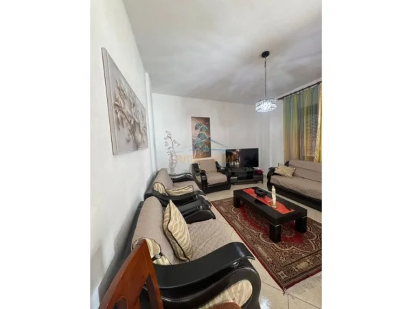 Tirane, jepet me qera apartament 2+1+Ballkon Kati 3, 125 m² 550 € (Rruga Siri Kodra)