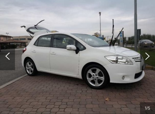 Tirane, shes makine Toyota Auris Nafte, e bardhë, manuale Klima  5100 euro  i  i diskutueshem