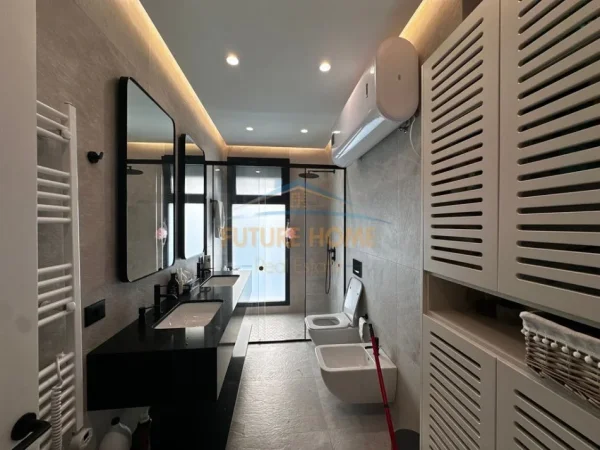 Tirane, jepet me qera apartament 3+1+Ballkon Kati 2, 130 m² 3.200 € (TEG)