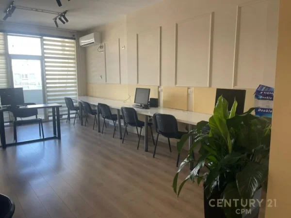 Tirane, jepet me qera ambjent biznesi Kati 4, 170 m² 1.500 € 
