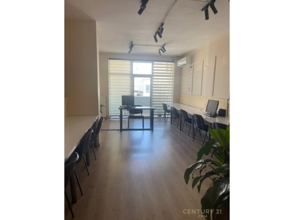 Tirane, jepet me qera ambjent biznesi Kati 4, 170 m² 1.500 € 