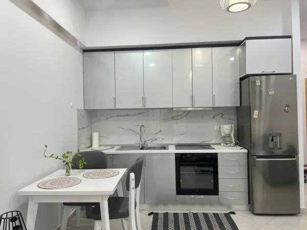 Tirane, jepet me qera apartament 1+1 Kati 2, 600 € 