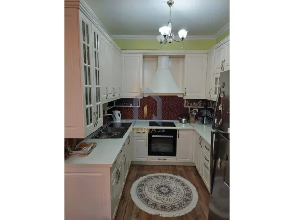 Tirane, shitet apartament 2+1 Kati 3, 79 m² 140.000 € (Rruga Aleksandër Moisiu Kinostudio)