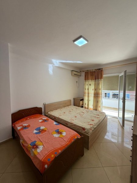 Tirane, jepet me qera apartament 1+1 Kati 4, 450 € 
