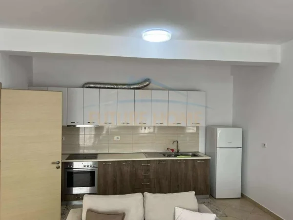 Tirane, jepet me qera apartament 2+1 Kati 8, 129 m² 500 € (Unaza E Re)
