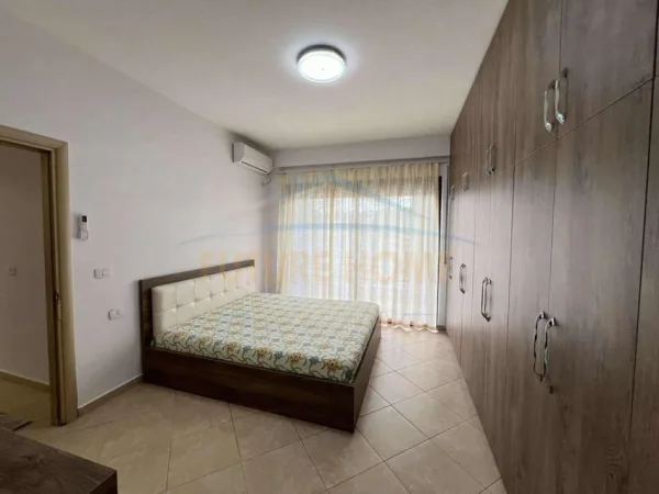 Tirane, jepet me qera apartament 2+1 Kati 8, 129 m² 500 € (Unaza E Re)