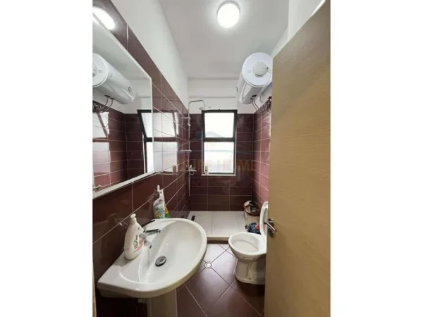 Tirane, jepet me qera apartament 2+1 Kati 8, 129 m² 500 € (Unaza E Re)