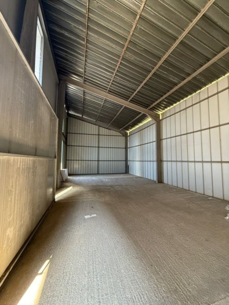 Tirane, jepet me qera magazine Kati 0, 250 m² 1.125 € (Autostrada Tiranë–Durrës)