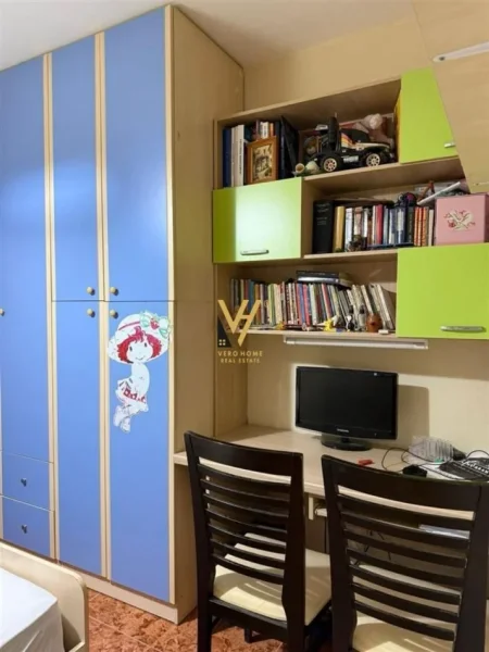 Tirane, jepet me qera apartament 2+1+Ballkon Kati 1, 78 m² 600 € (ALI DEMI)