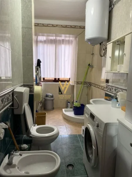 Tirane, jepet me qera apartament 2+1+Ballkon Kati 1, 78 m² 600 € (ALI DEMI)