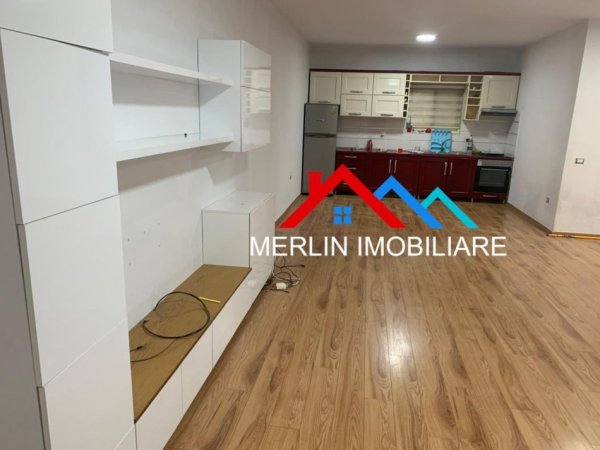 Tirane, jepet me qera apartament 2+1+Ballkon Kati 3, 102 m² 600 € (RRUA 3 DESHMORET,YZBERISHT)