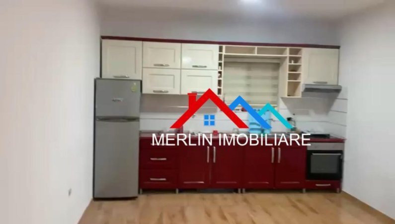 Tirane, jepet me qera apartament 2+1+Ballkon Kati 3, 102 m² 600 € (RRUA 3 DESHMORET,YZBERISHT)