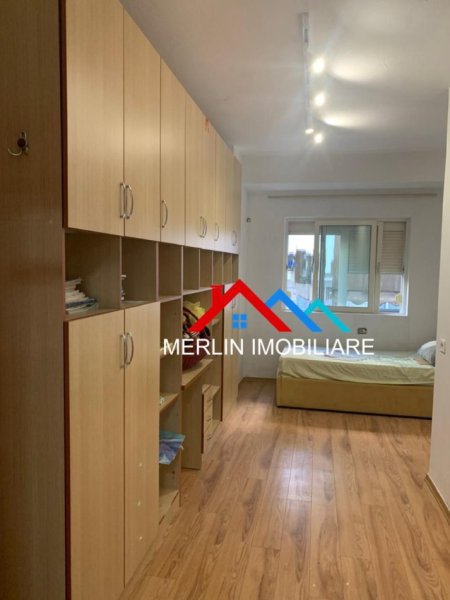 Tirane, jepet me qera apartament 2+1+Ballkon Kati 3, 102 m² 600 € (RRUA 3 DESHMORET,YZBERISHT)