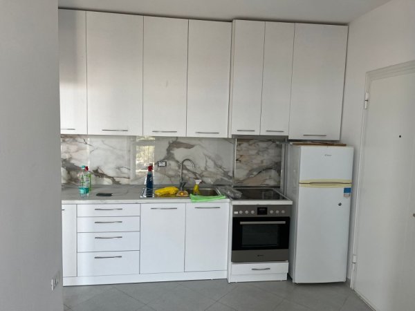 Tirane, jepet me qera apartament 1+1 Kati 7, 420 € 