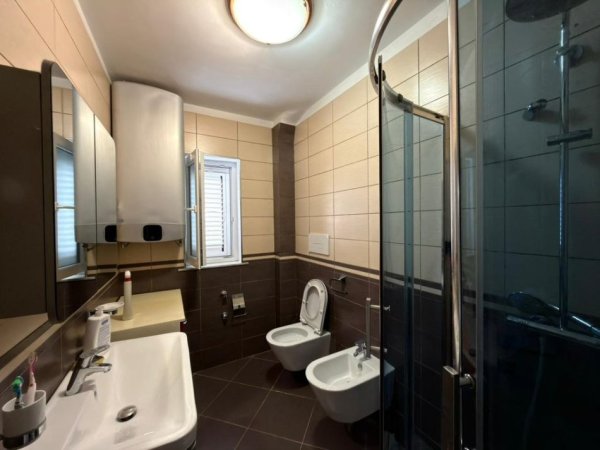 Tirane, jepet me qera apartament 2+1 Kati 1, 71 m² 650 € 