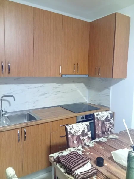 Jepet me Qera Apartamenti 1+1 ne 5 Maji,400 €uro