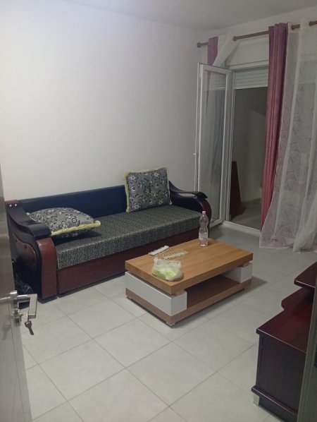Jepet me Qera Apartamenti 1+1 ne 5 Maji, Kati 3, 65 m² 300 €uro