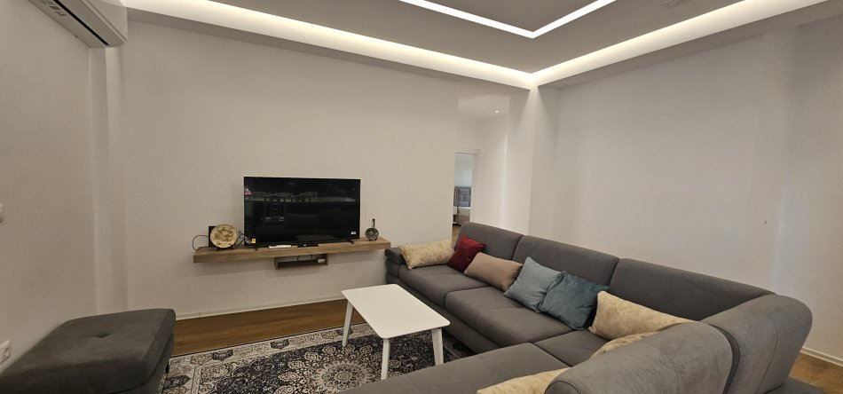 Tirane, jepet me qera apartament 3+1+Aneks+Ballkon , 105 m² 550 € 