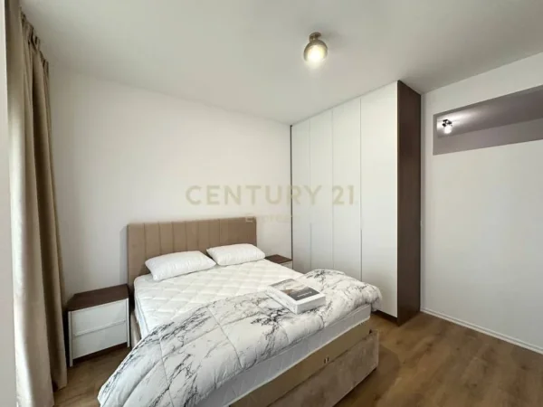 Tirane, jepet me qera apartament 2+1 Kati 8, 77 m² 1.000 € (ZOGU I ZI)